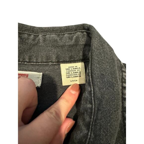 Levi’s Addison Studded Denim Jacket Women’s Small Washed Black Raw Hem Western - Picture 4 of 8